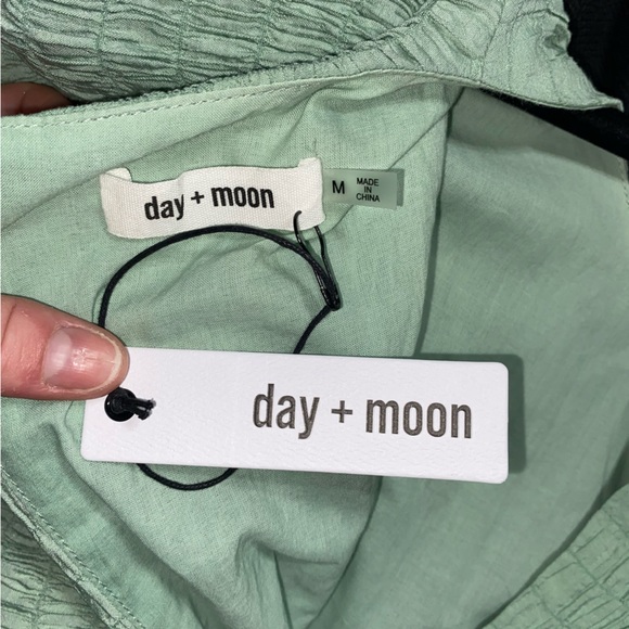 Day+Moon Green Smocked Textured Ruffle Dress - Picture 9 of 11